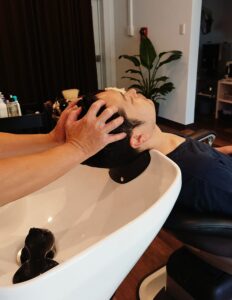 武庫之荘のメンズカット理容室バーバーインイチのスパマッサージ
